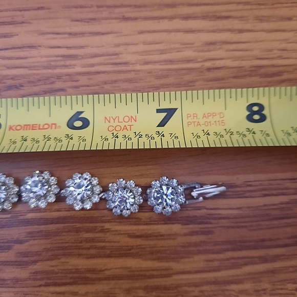 CRYSTAL Floral Bracelet - Picture 3 of 3